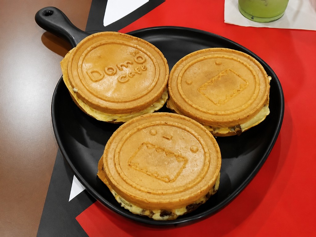 Domo Cafe stuffed pancakes